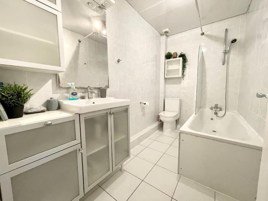 *New* Beautiful 2 Bedroom House In Central Location Londyn Zewnętrze zdjęcie